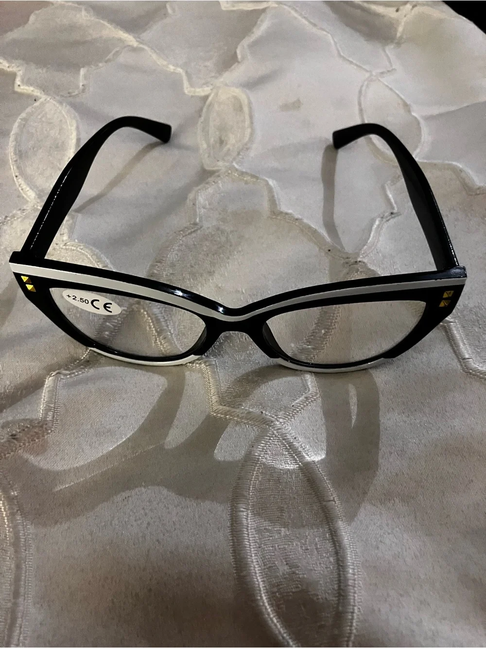 Cat-Eye Reading Glasses in Black with Silver Trim (+2.50)